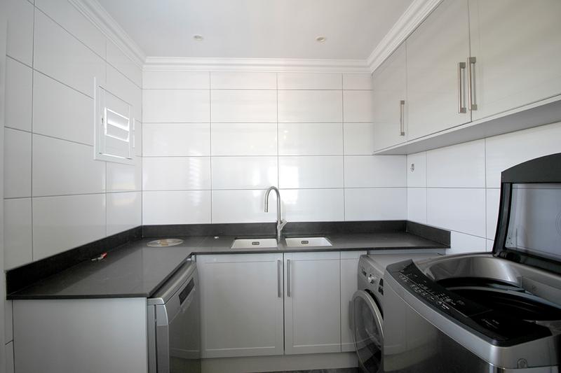 8 Bedroom Property for Sale in Reebok Western Cape